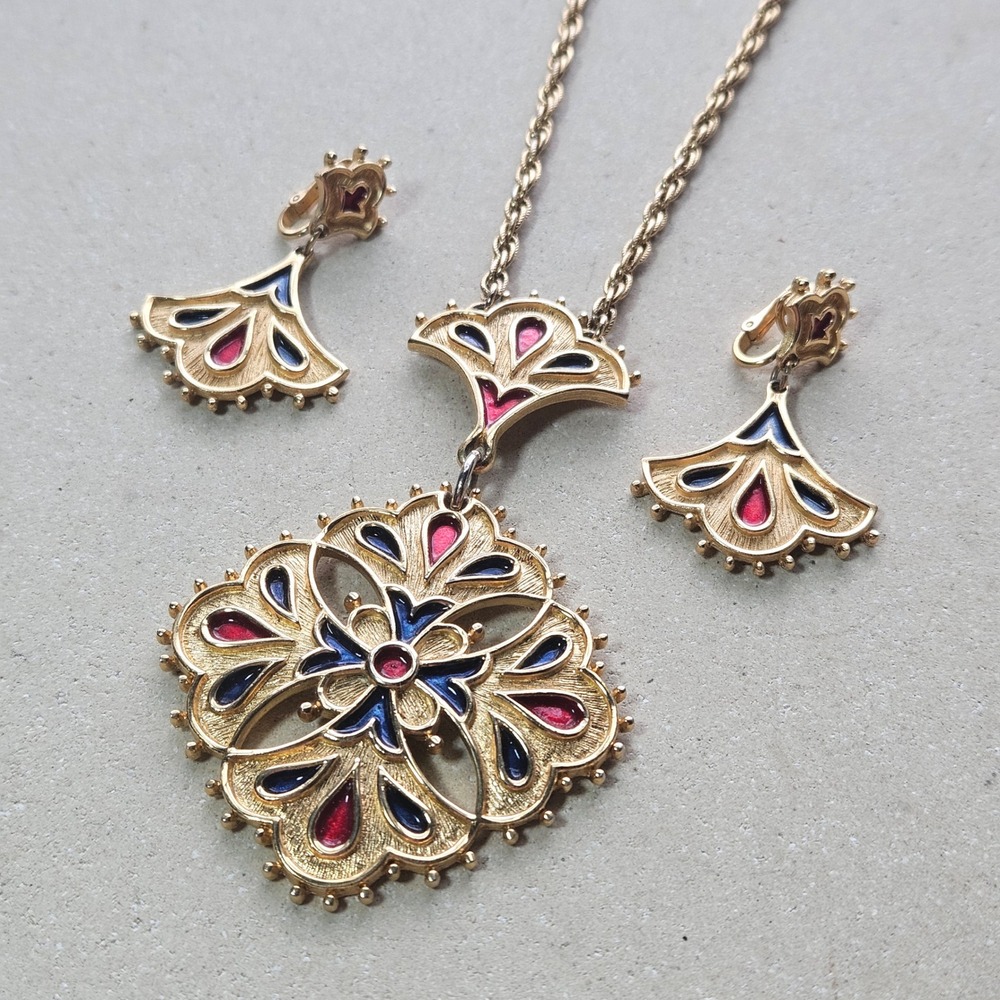 Vintage Kramer of New York Enamel Pendant Necklace Clip-On Earrings Set Gold - Picture 2 of 7